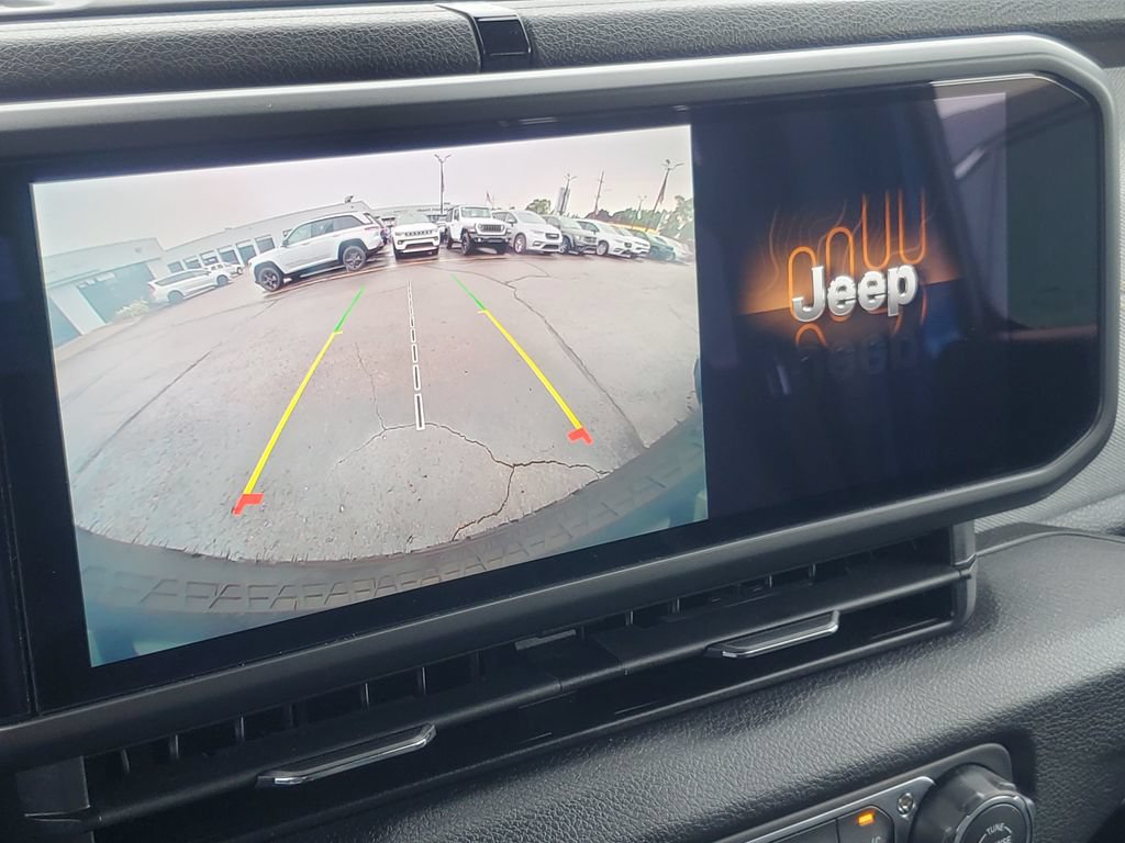 Used 2025 Jeep Wrangler Unlimited Sport AWD/4WD image 15