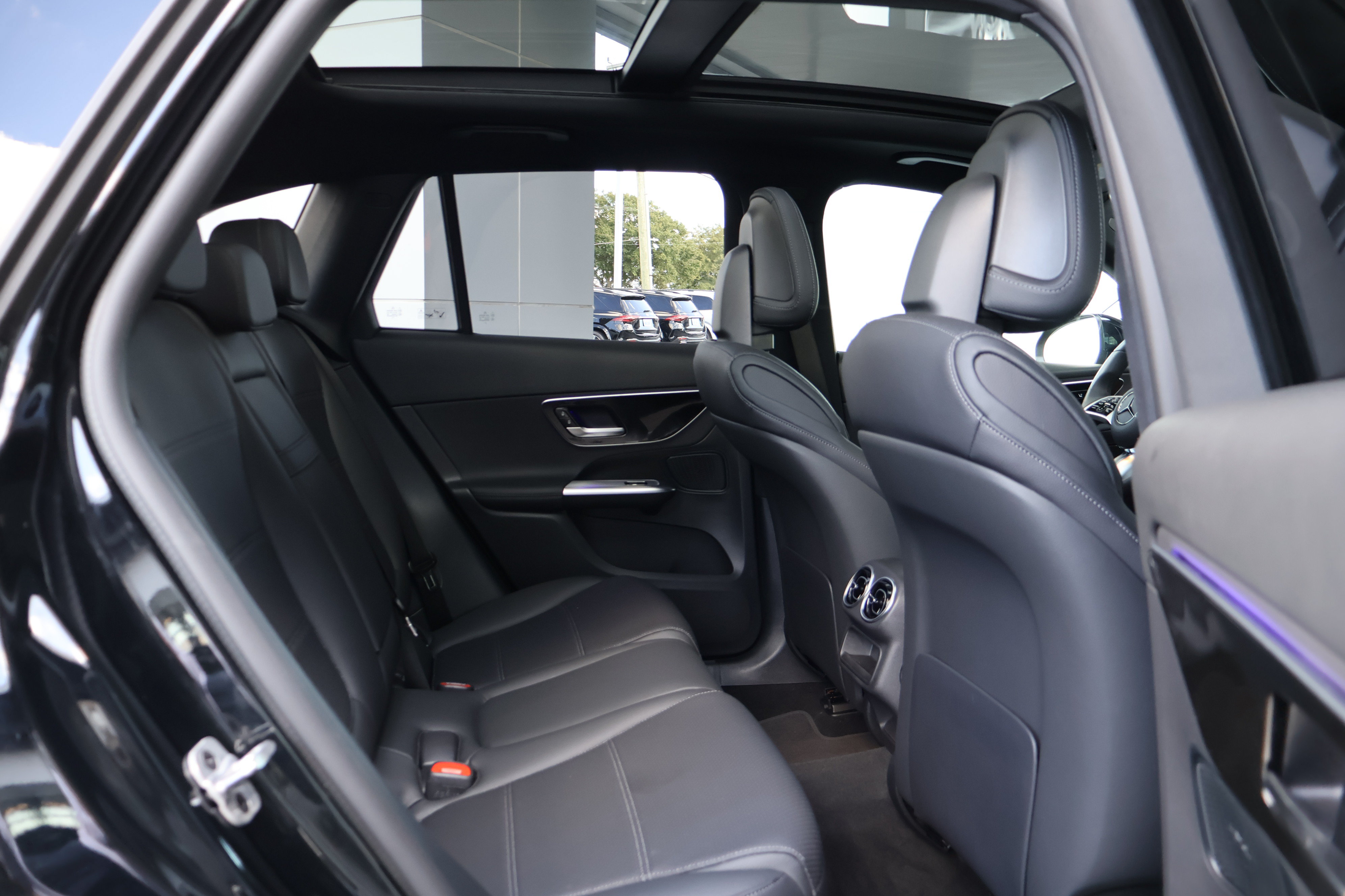 Used 2025 Mercedes-Benz GLC 300 image 27