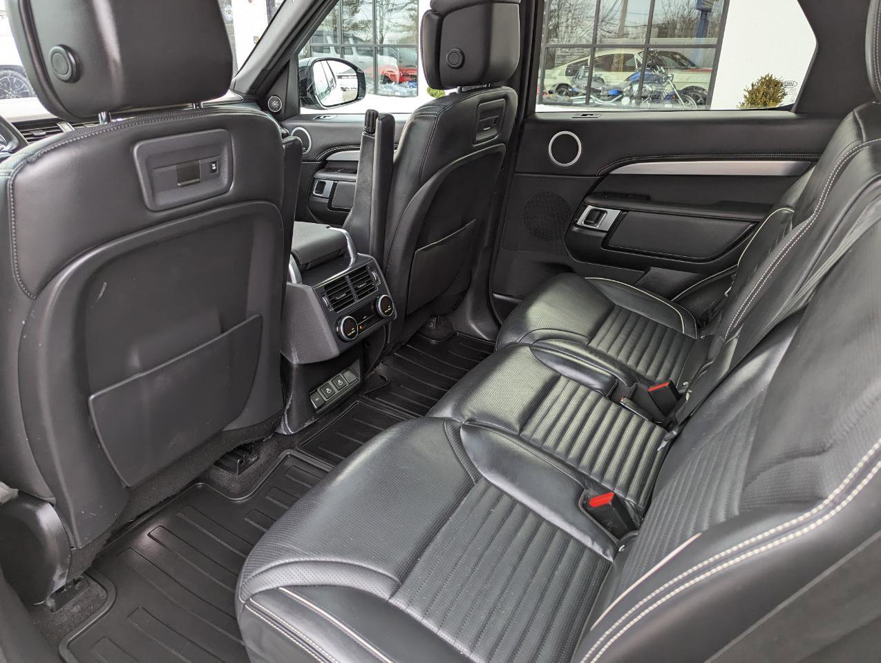Used 2023 Land Rover Discovery S R-Dynamic image 36