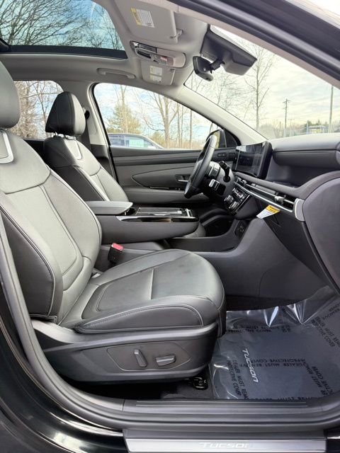 Used 2025 Hyundai Tucson Limited image 18