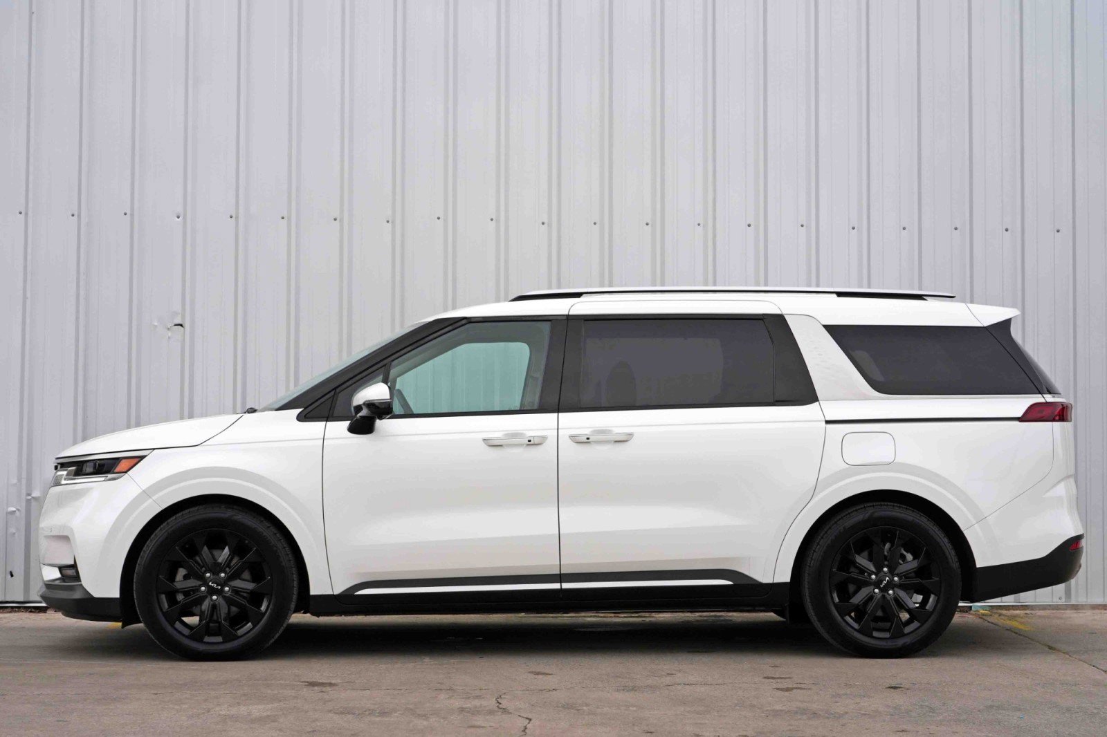 Used 2024 Kia Carnival SX FWD image 9