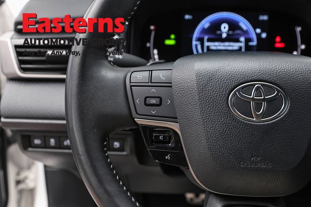 Used 2025 Toyota Camry SE FWD image 14