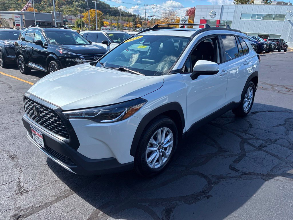 Used 2023 Toyota Corolla Cross LE w/ Moonroof Package AWD/4WD image 3