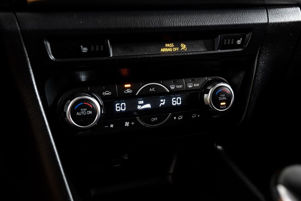 Used 2018 MAZDA MAZDA3 Touring FWD image 26