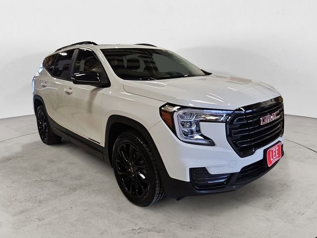 Used 2023 GMC Terrain SLE w/ Driver Convenience Package image 7