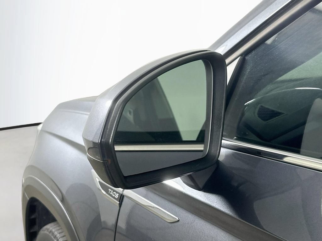Used 2022 Volkswagen Taos SE w/ Panoramic Sunroof Package FWD image 36