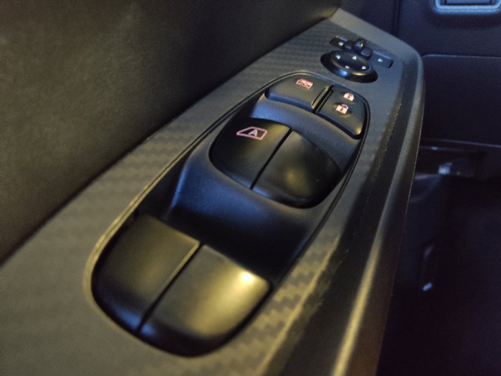Used 2025 Nissan Sentra SV FWD image 27