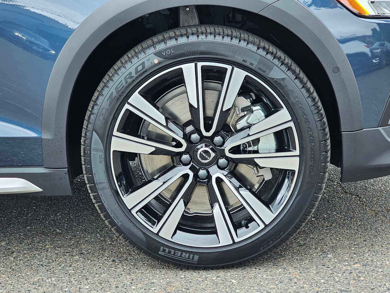 New 2026 Volvo V60 B5 Cross Country Ultra w/ Climate Package image 9