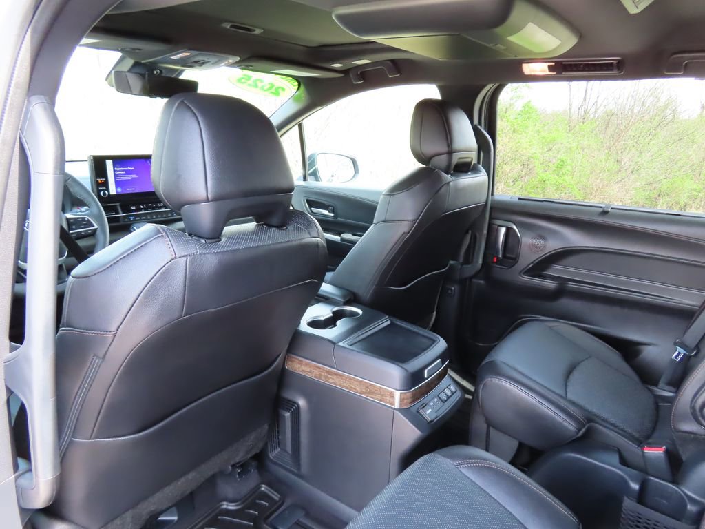 Used 2025 Toyota Sienna Platinum AWD/4WD image 29