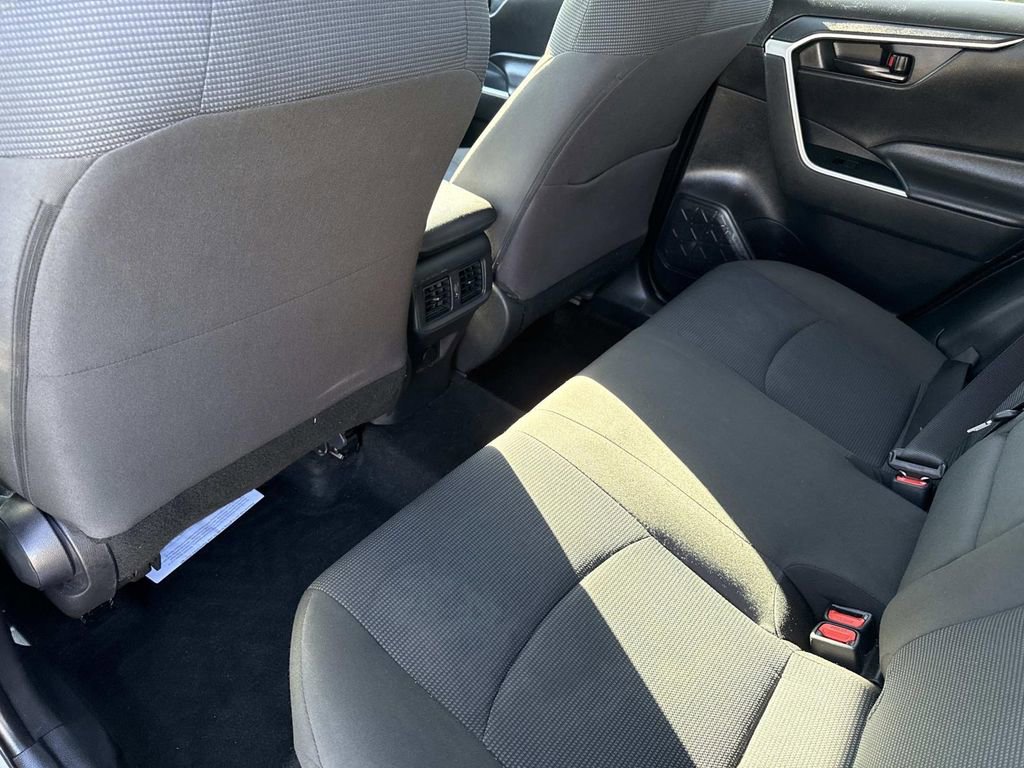 Used 2022 Toyota RAV4 LE image 14