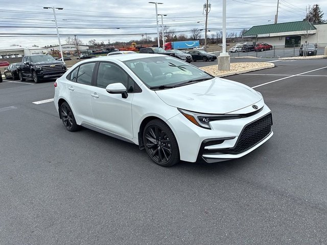 Used 2023 Toyota Corolla SE image 2
