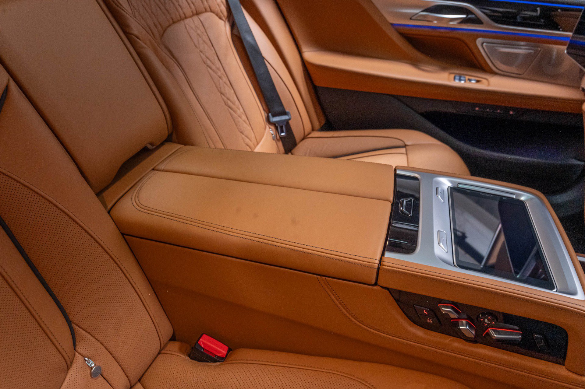 Used 2022 BMW ALPINA B7 xDrive AWD/4WD image 63
