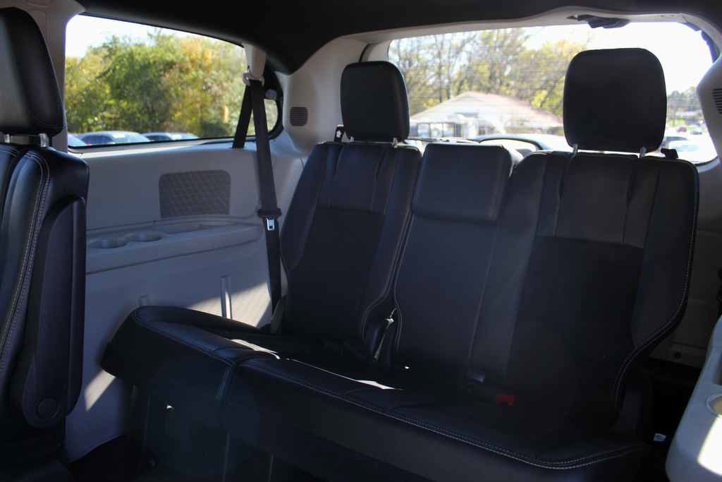 Used 2019 Dodge Grand Caravan SXT image 24