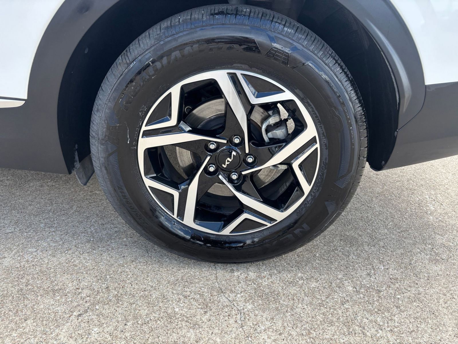 Used 2025 Kia Sportage LX image 29