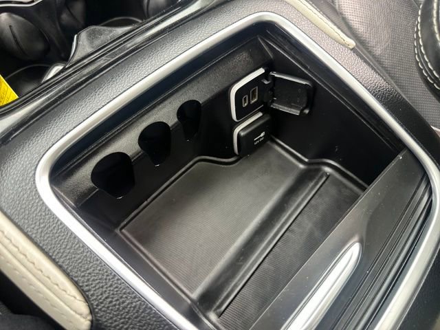 Used 2023 Chrysler Pacifica Limited FWD image 42