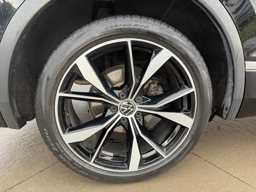 Used 2022 Volkswagen Tiguan SEL R-Line AWD/4WD image 25