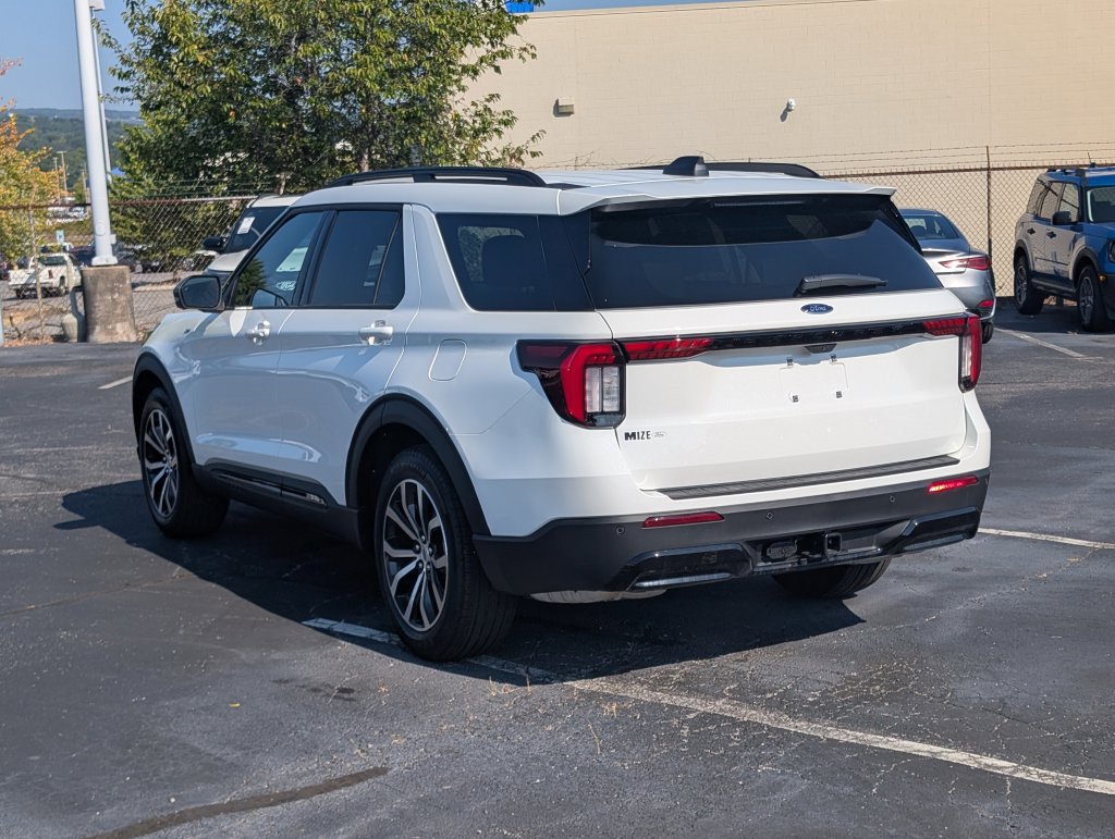 New 2026 Ford Explorer ST-Line RWD image 4