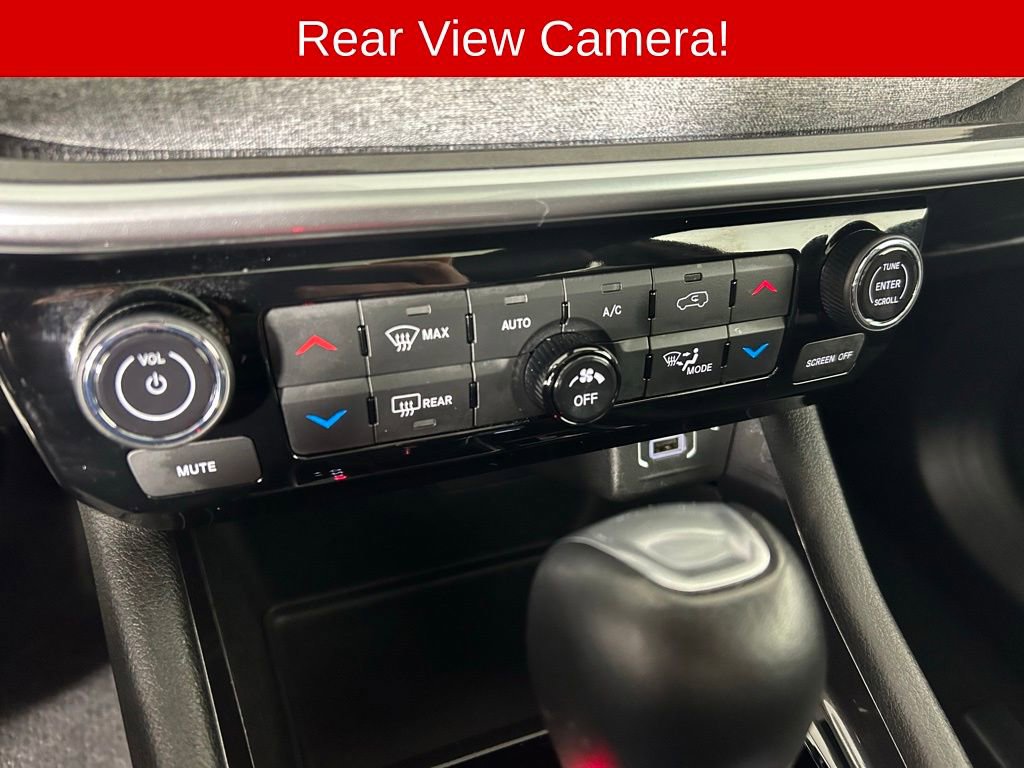 Used 2025 Jeep Compass Latitude w/ Sun & Sound Group AWD/4WD image 10