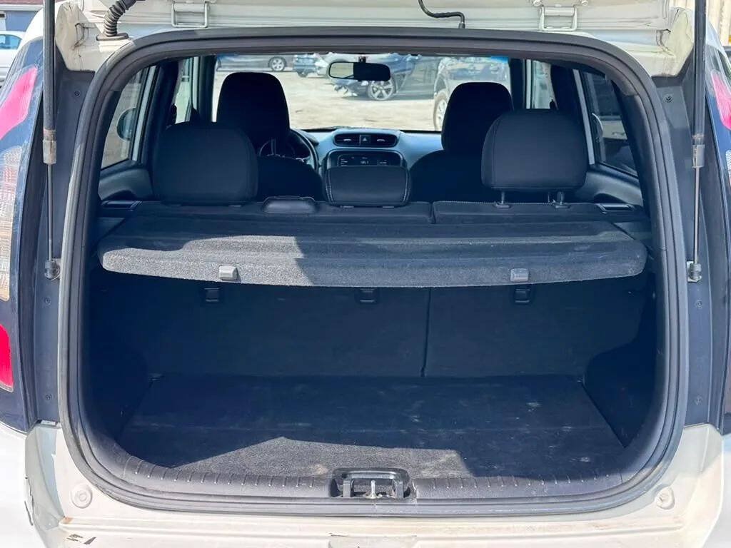 Used 2017 Kia Soul + FWD image 10