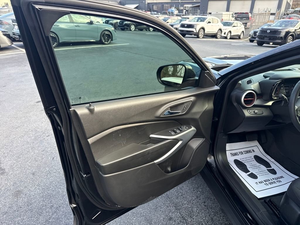 Used 2025 Chevrolet Trax RS w/ Driver Confidence Package image 10