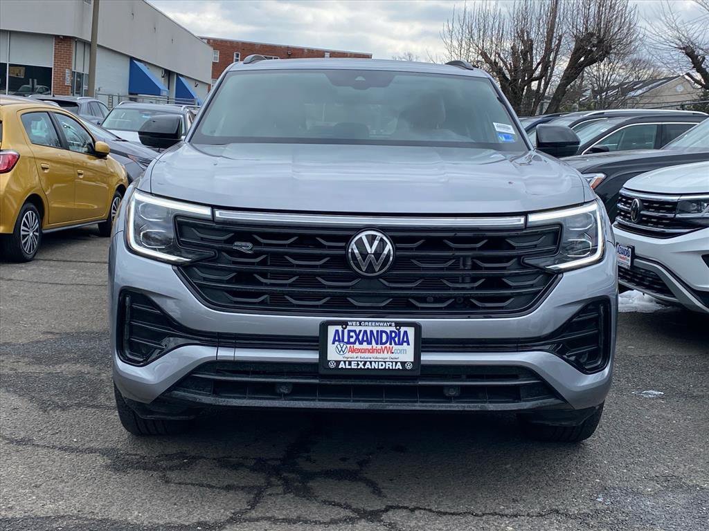 Used 2025 Volkswagen Atlas Cross Sport SEL R-Line image 3