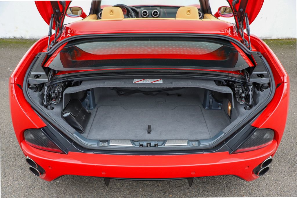 Used 2010 Ferrari California image 27