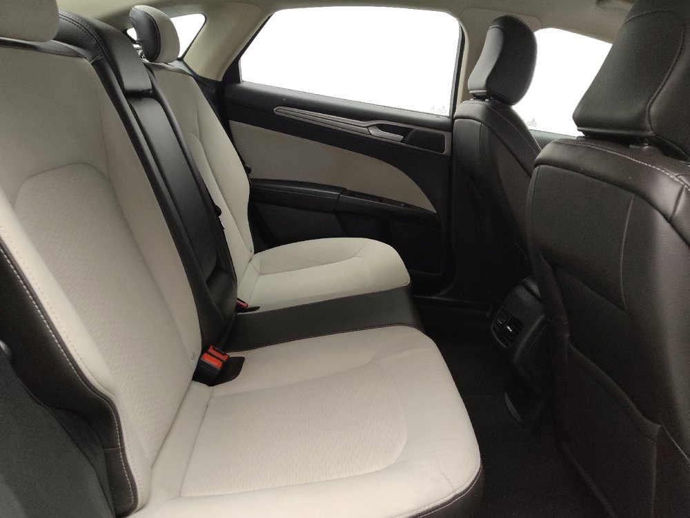 Used 2020 Ford Fusion SE w/ Equipment Group 151A FWD image 19