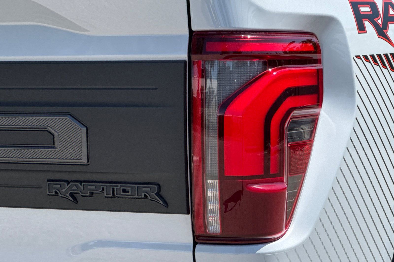 Used 2025 Ford F150 Raptor AWD/4WD image 27