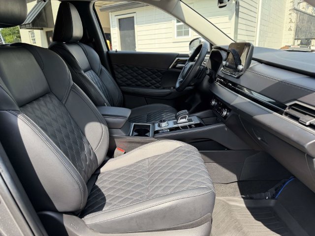 Used 2024 Mitsubishi Outlander SEL Black Edition AWD/4WD image 12