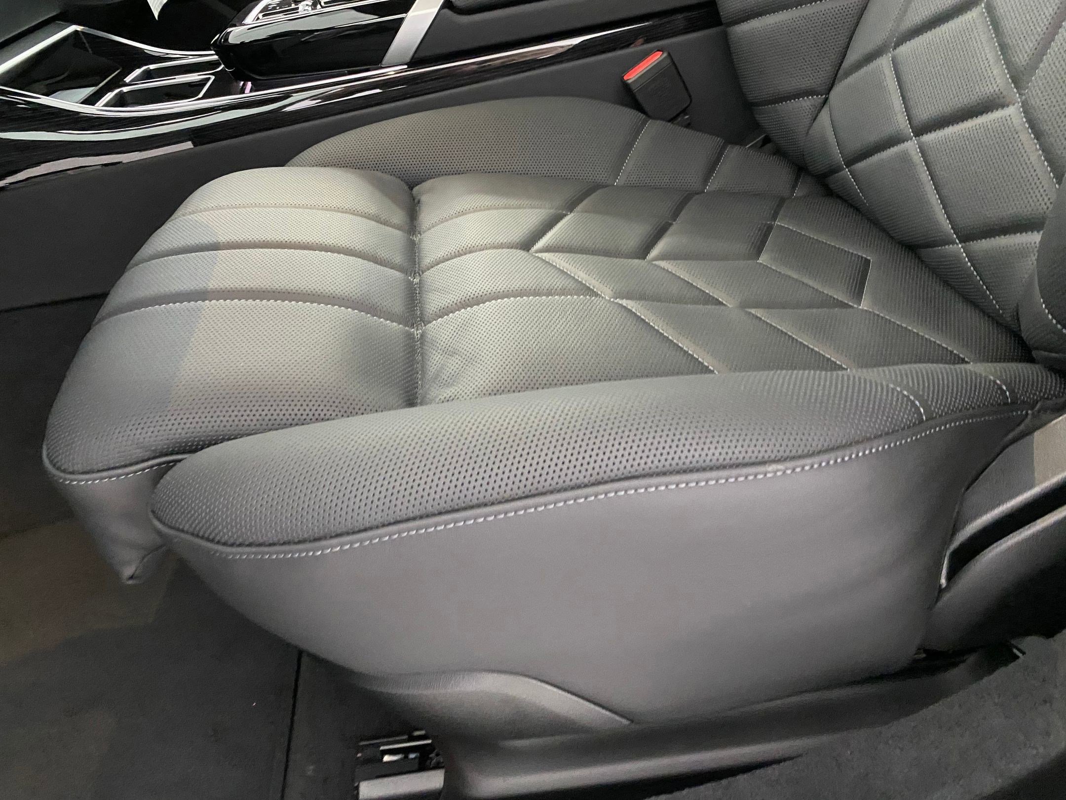 Used 2026 BMW 750e xDrive w/ Executive Package AWD/4WD image 12
