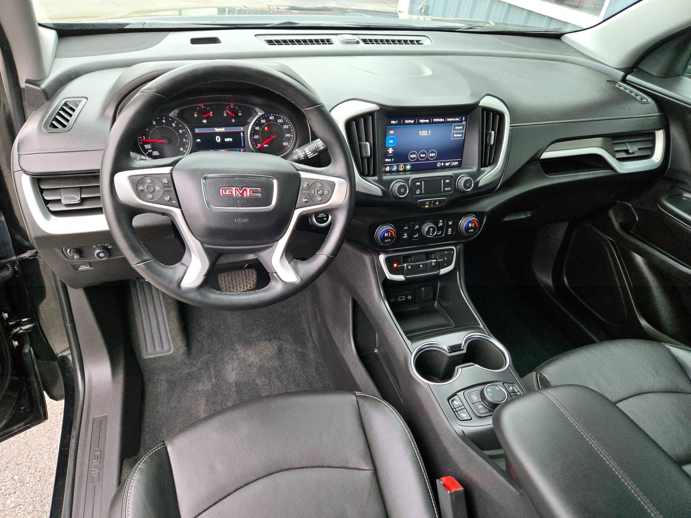 Used 2024 GMC Terrain SLT image 39