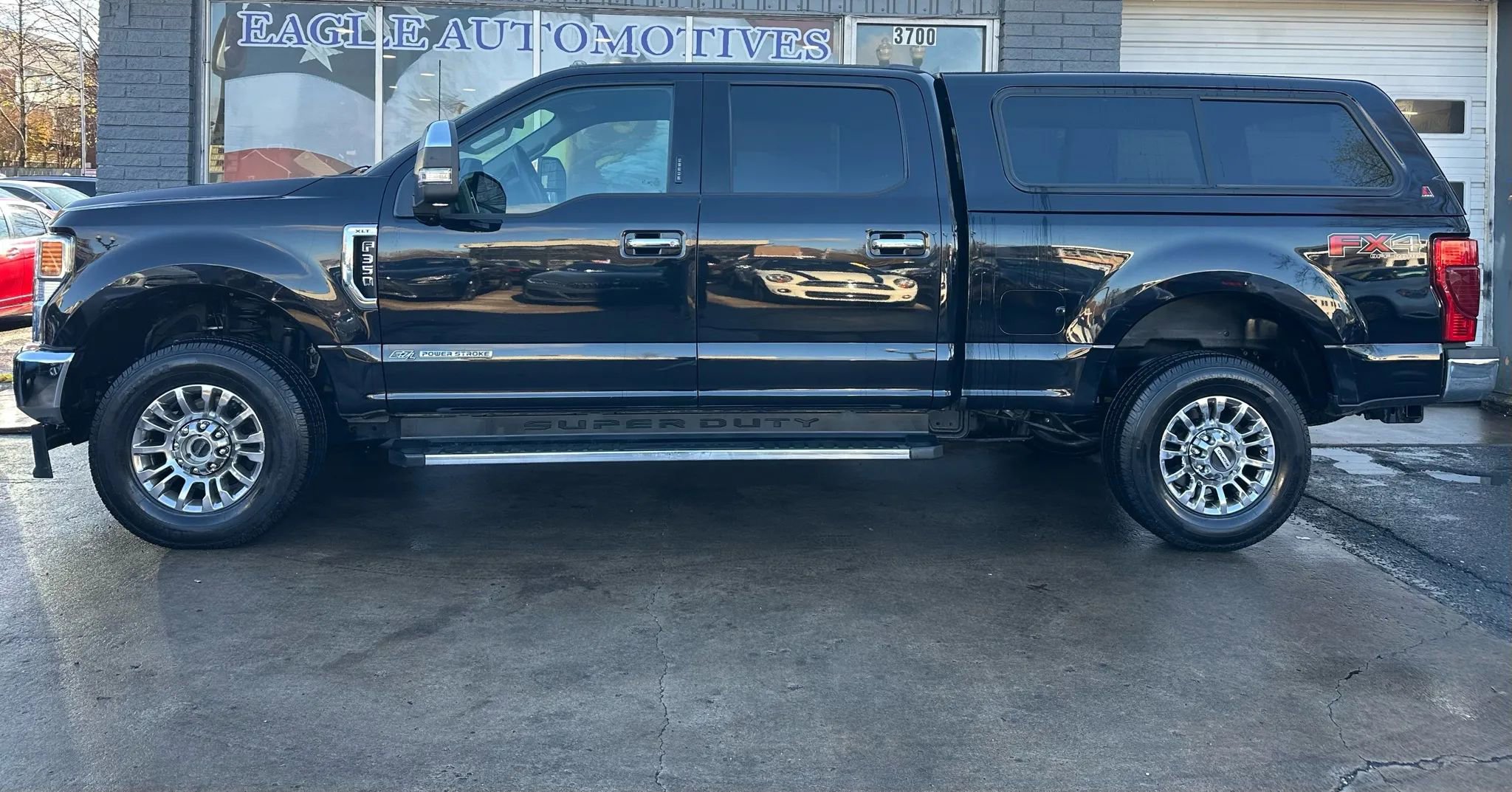 Used 2022 Ford F350 XLT w/ XLT Premium Package image 6