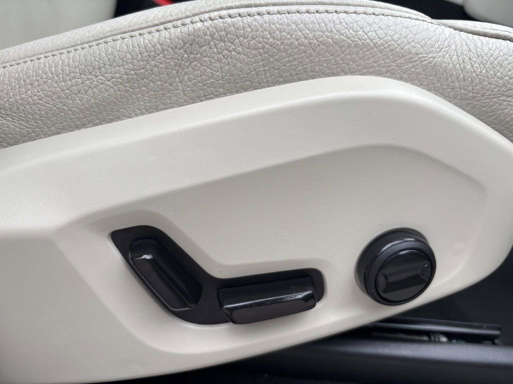 Certified 2023 Volvo XC90 B6 Plus w/ Protection Package Premier image 39