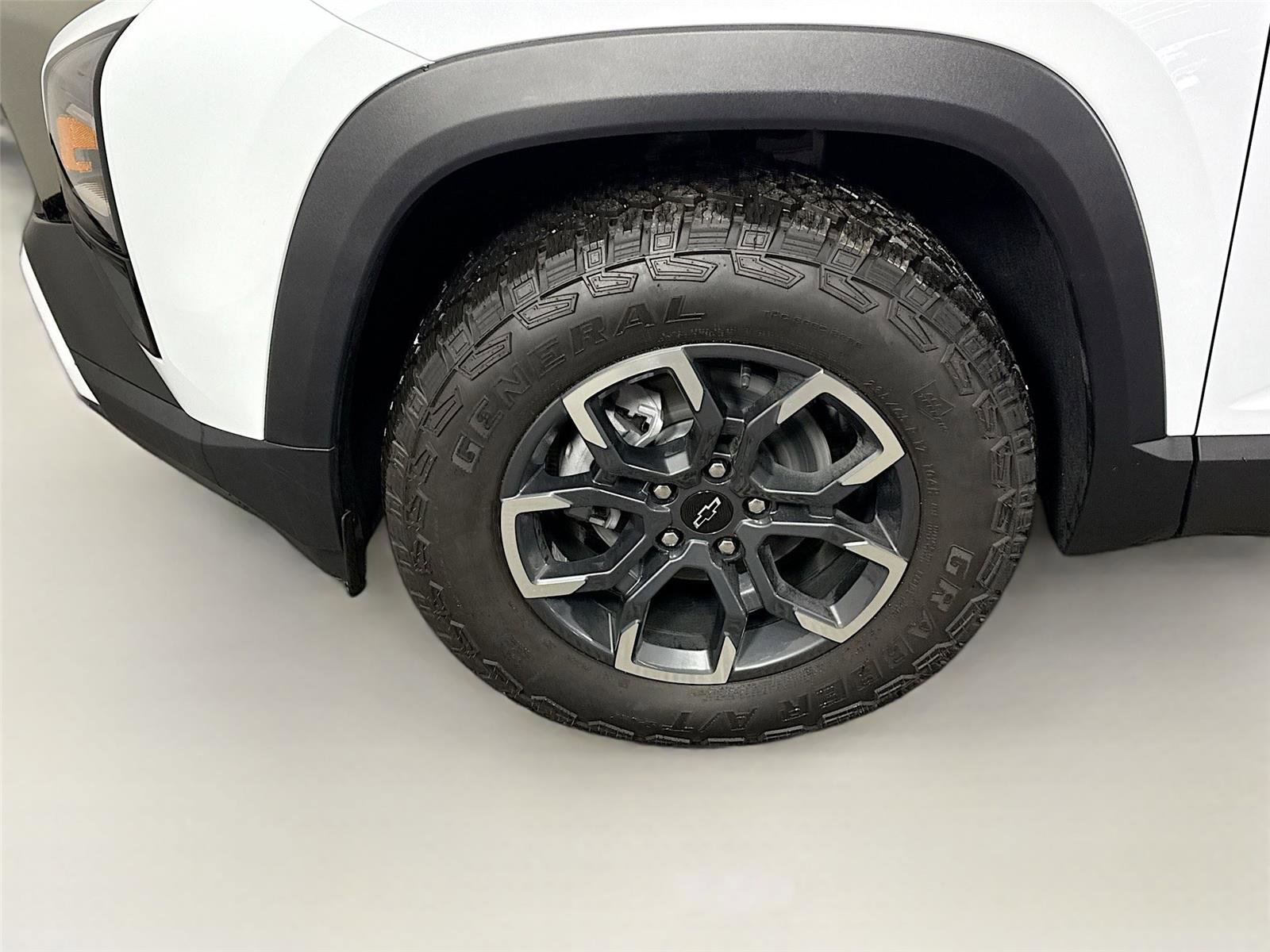 New 2026 Chevrolet Equinox ACTIV w/ Convenience Package III image 24