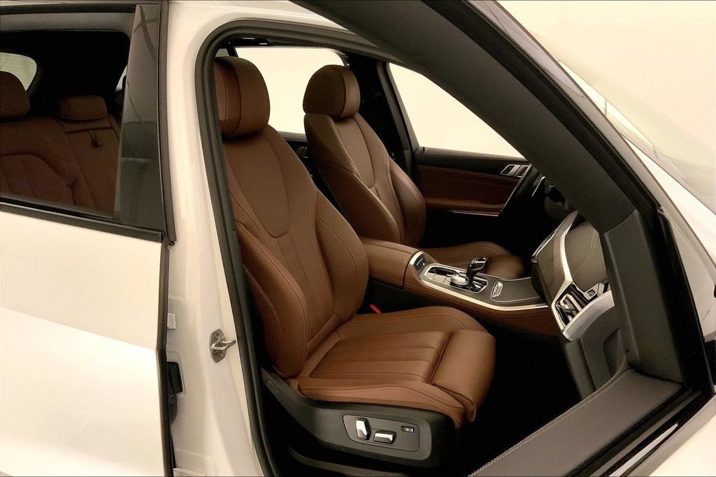 Used 2022 BMW X5 xDrive40i w/ M Sport Package AWD/4WD image 6