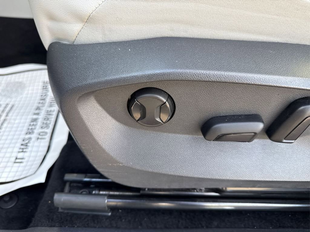 Used 2023 Volkswagen Tiguan SE R-Line image 24