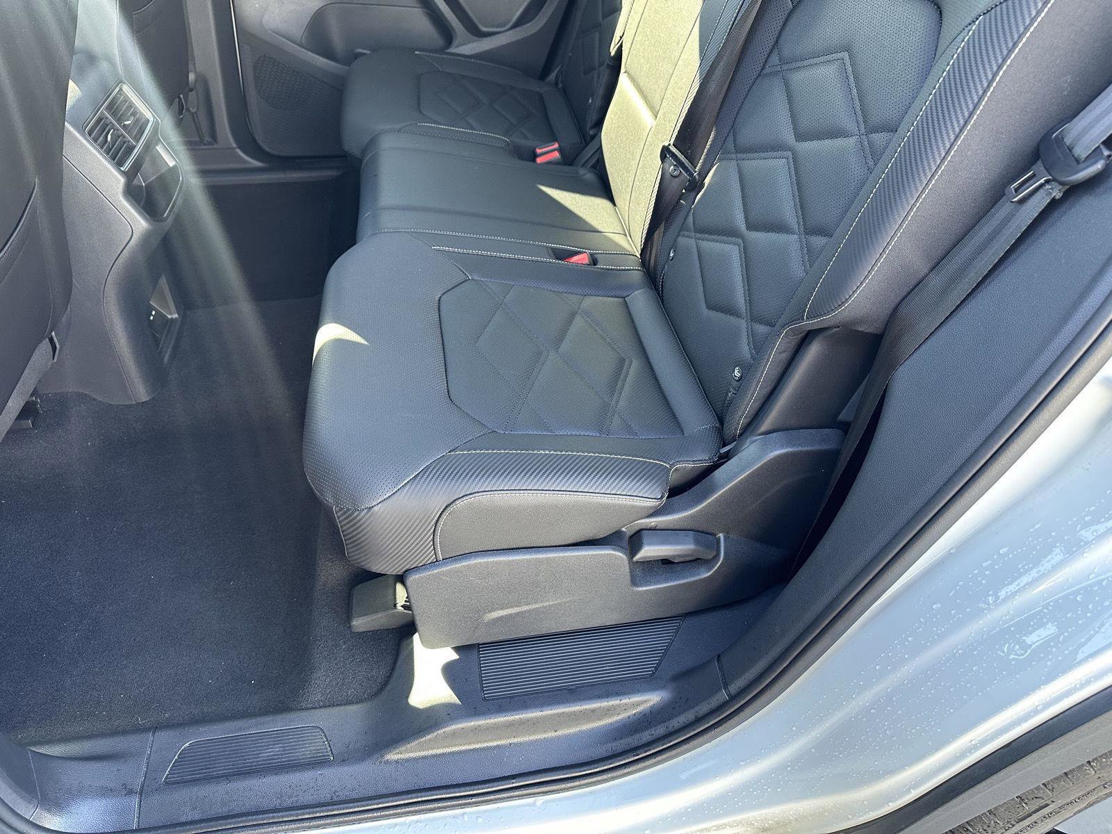 Used 2025 Volkswagen Atlas Cross Sport SE image 14