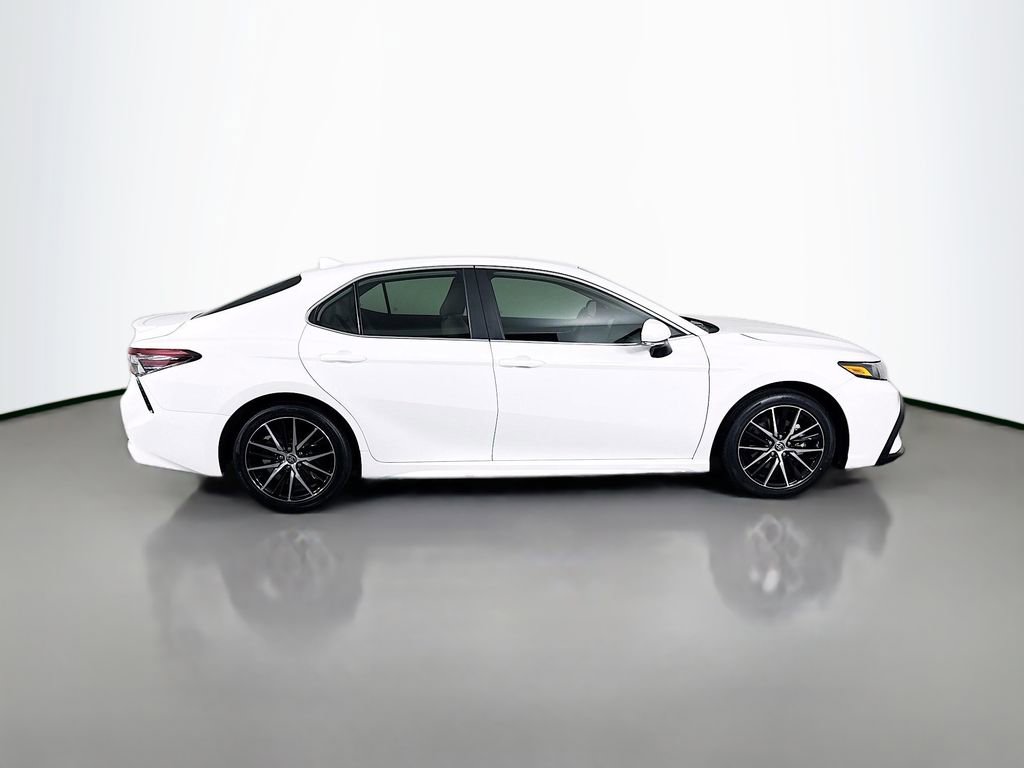 Used 2023 Toyota Camry SE w/ Convenience Package image 4