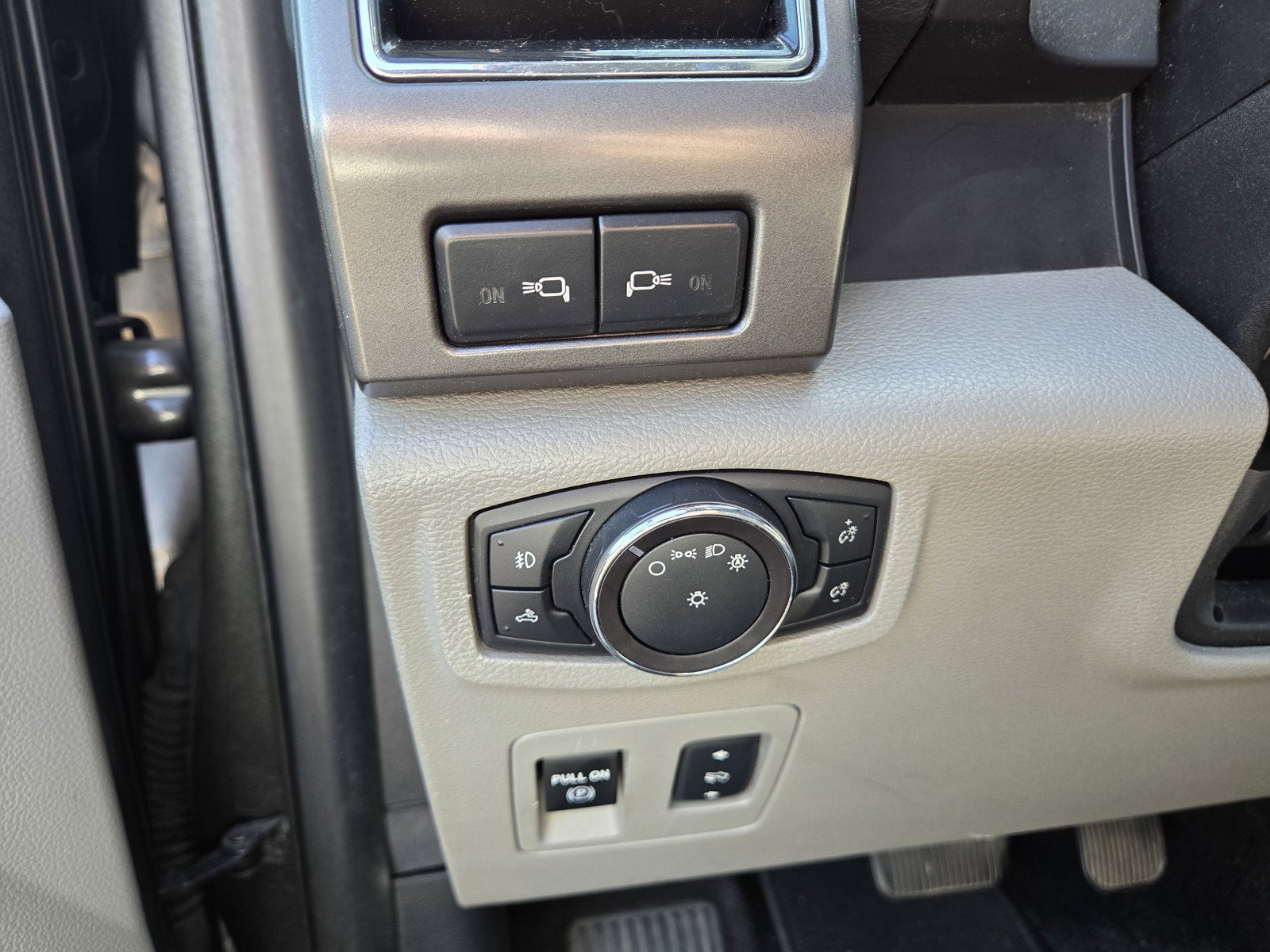Used 2018 Ford F150 XLT w/ Equipment Group 302A Luxury RWD image 12