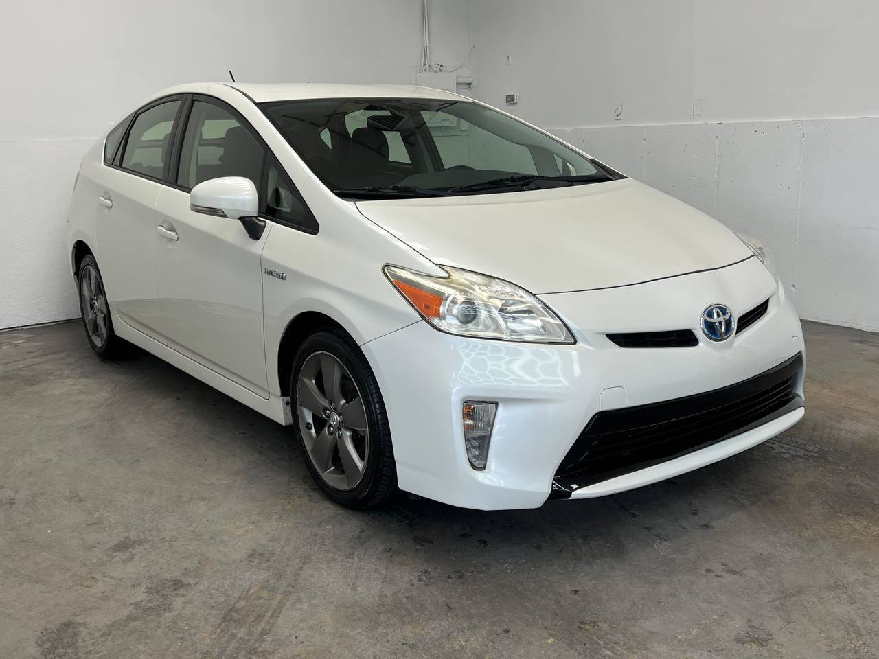 Used 2015 Toyota Prius Persona Series FWD image 3