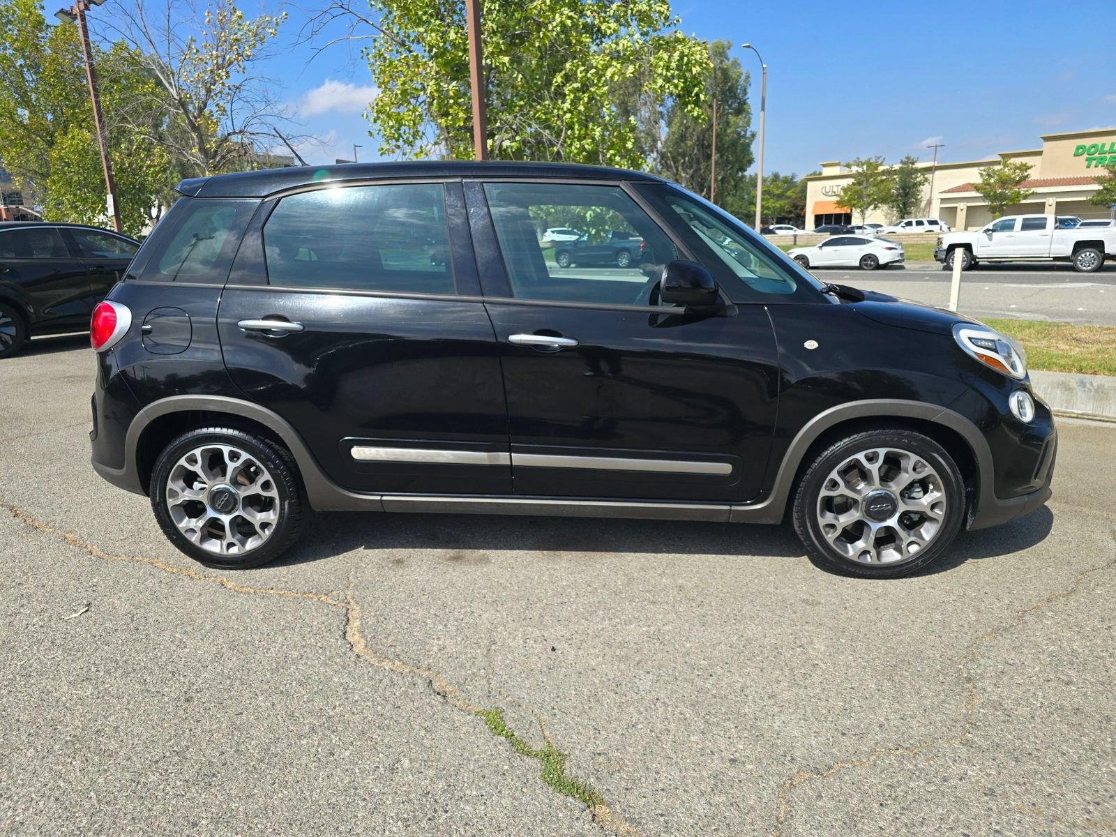 Used 2014 FIAT 500L Trekking w/ Popular Equipment Group FWD image 4