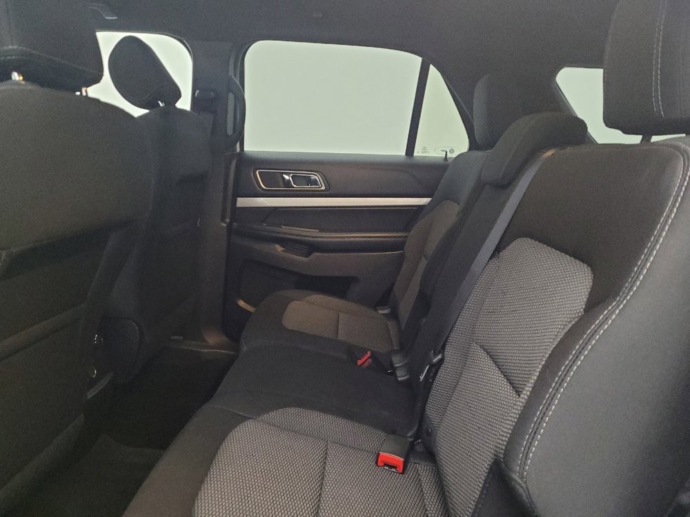 Used 2017 Ford Explorer XLT image 18
