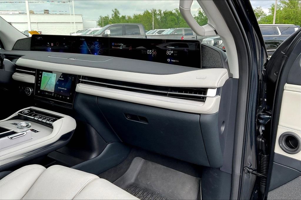 Used 2025 Lincoln Navigator Reserve image 16