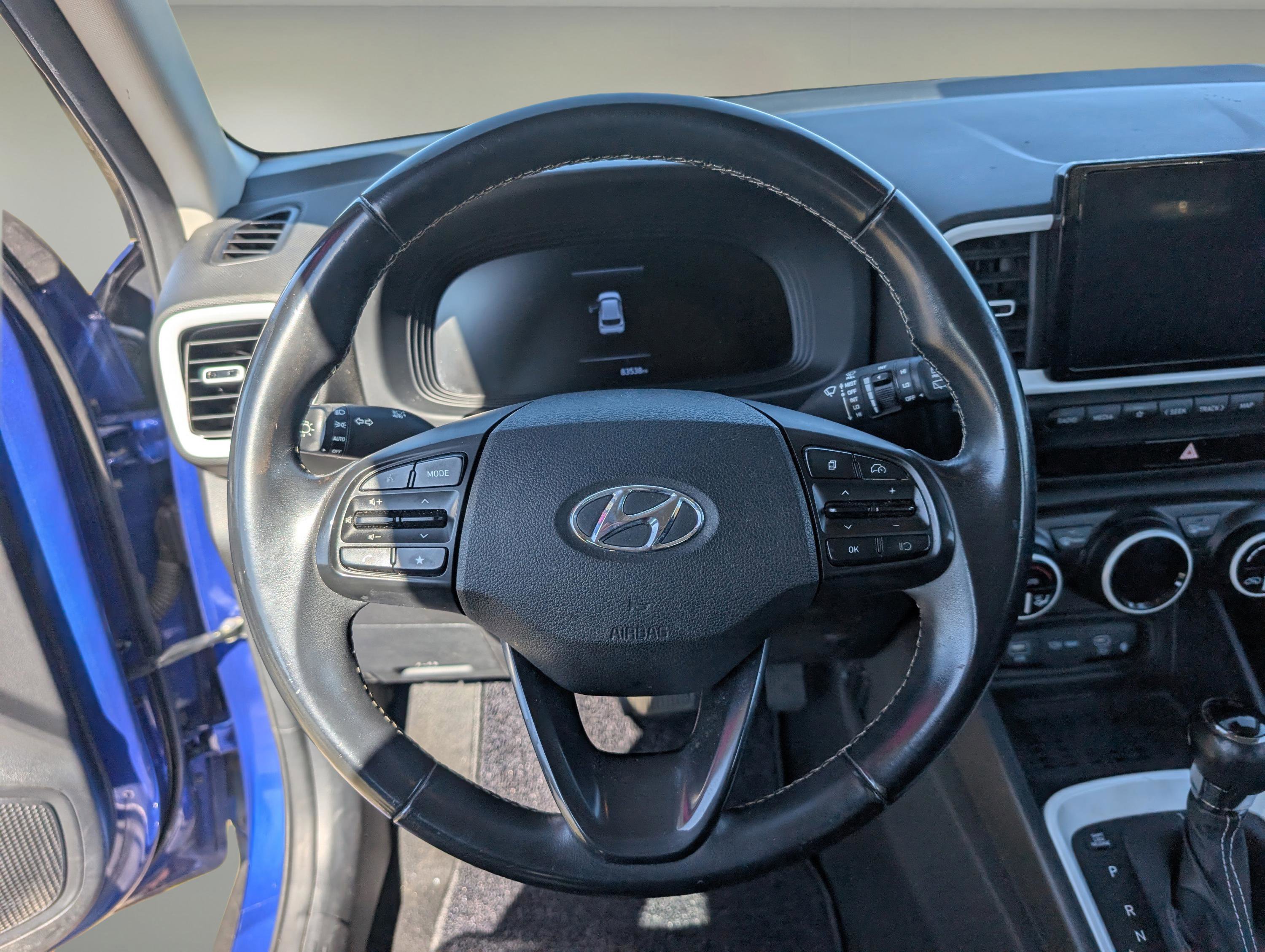 Used 2023 Hyundai Venue Limited image 16