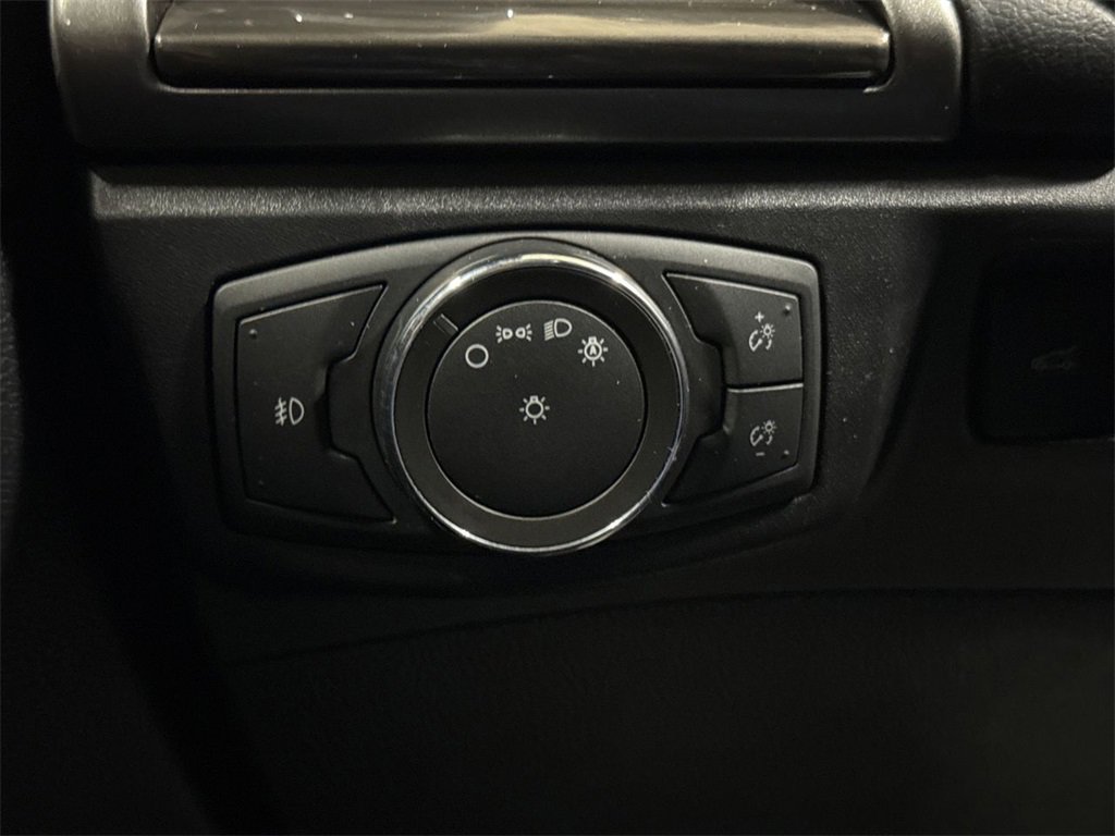 Used 2017 Ford Fusion SE w/ Fusion SE Technology Package image 17