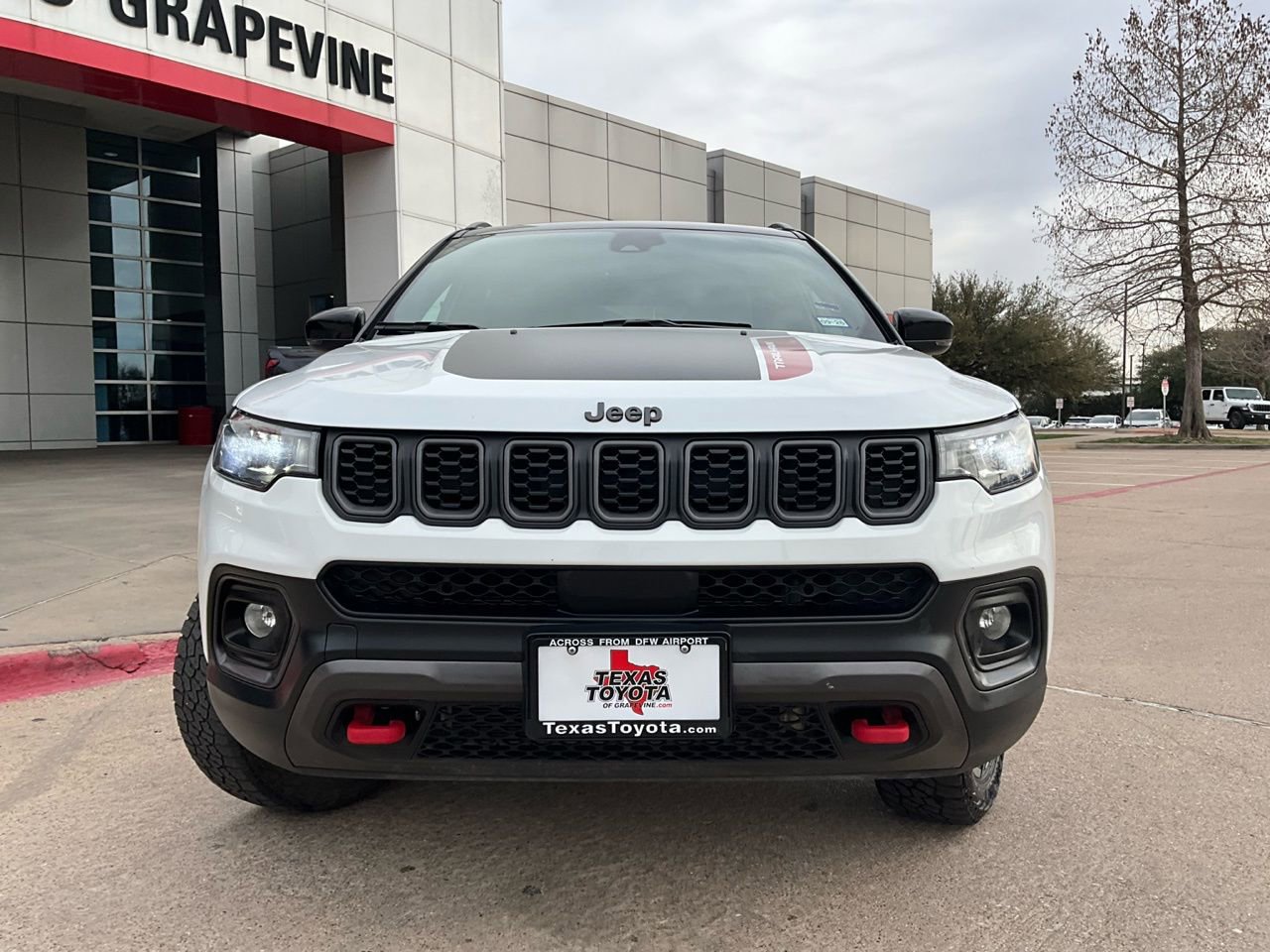 Used 2025 Jeep Compass Trailhawk w/ Trailer Tow Group AWD/4WD image 3