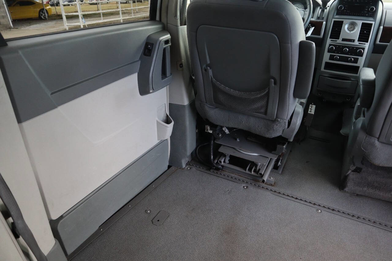 Used 2010 Chrysler Town & Country Touring image 25