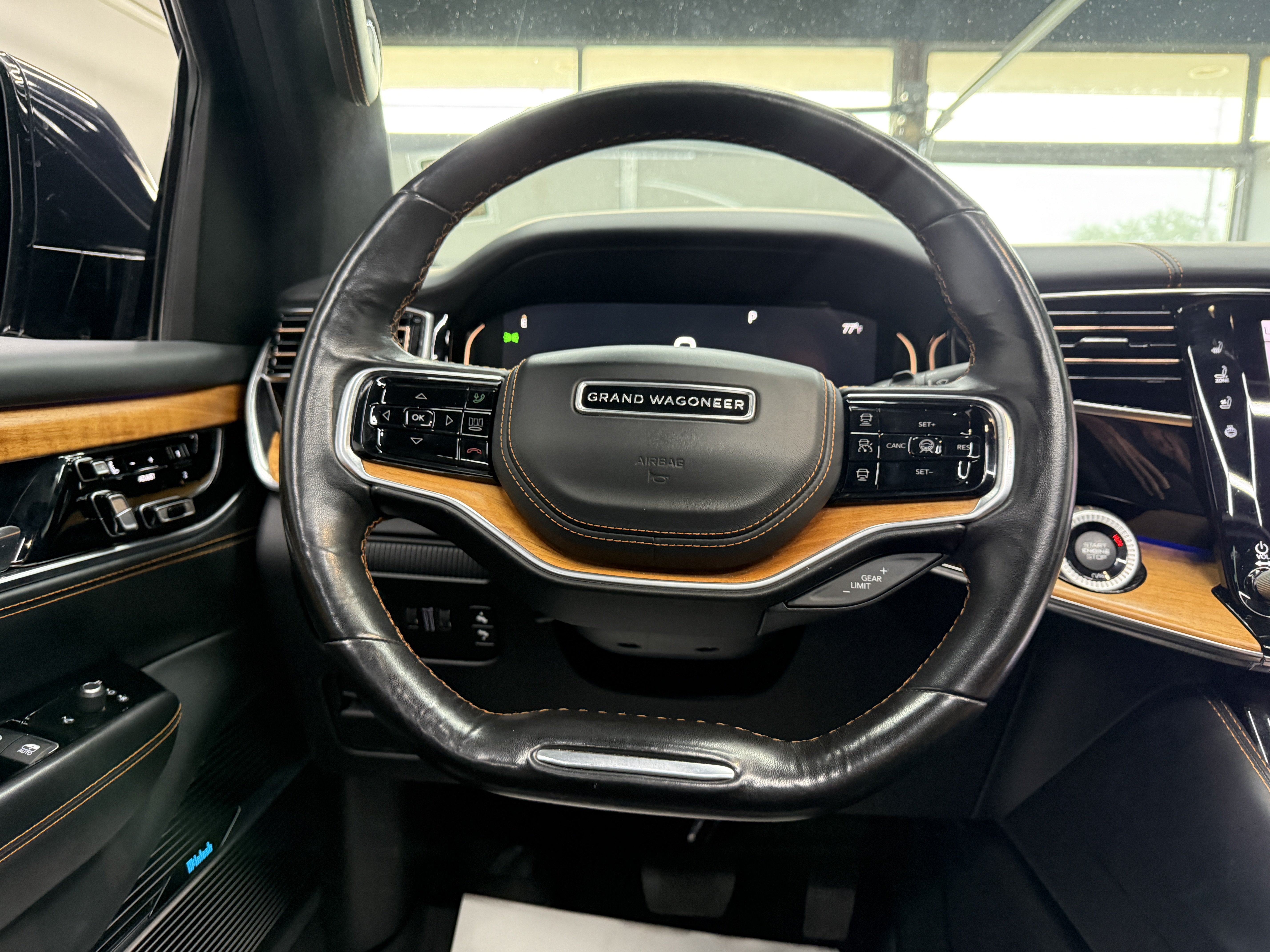 Used 2022 Jeep Grand Wagoneer Series III w/ Rear-Seat Entertainment Group AWD/4WD image 12