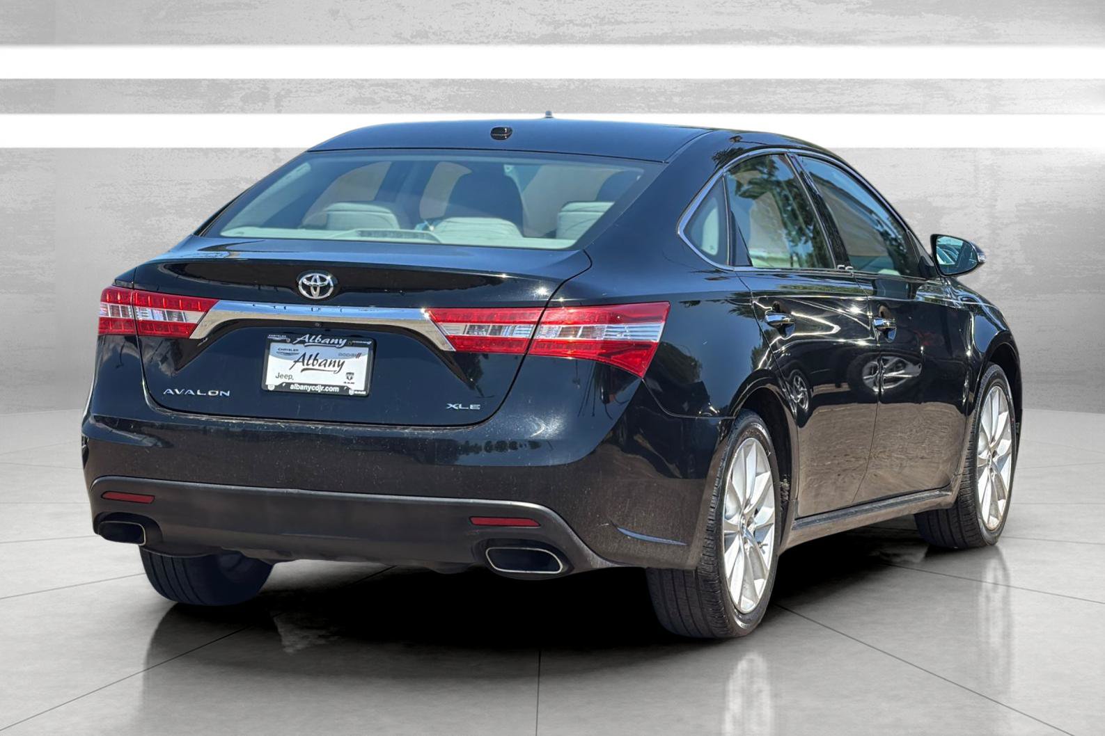 Used 2013 Toyota Avalon XLE Touring FWD image 5