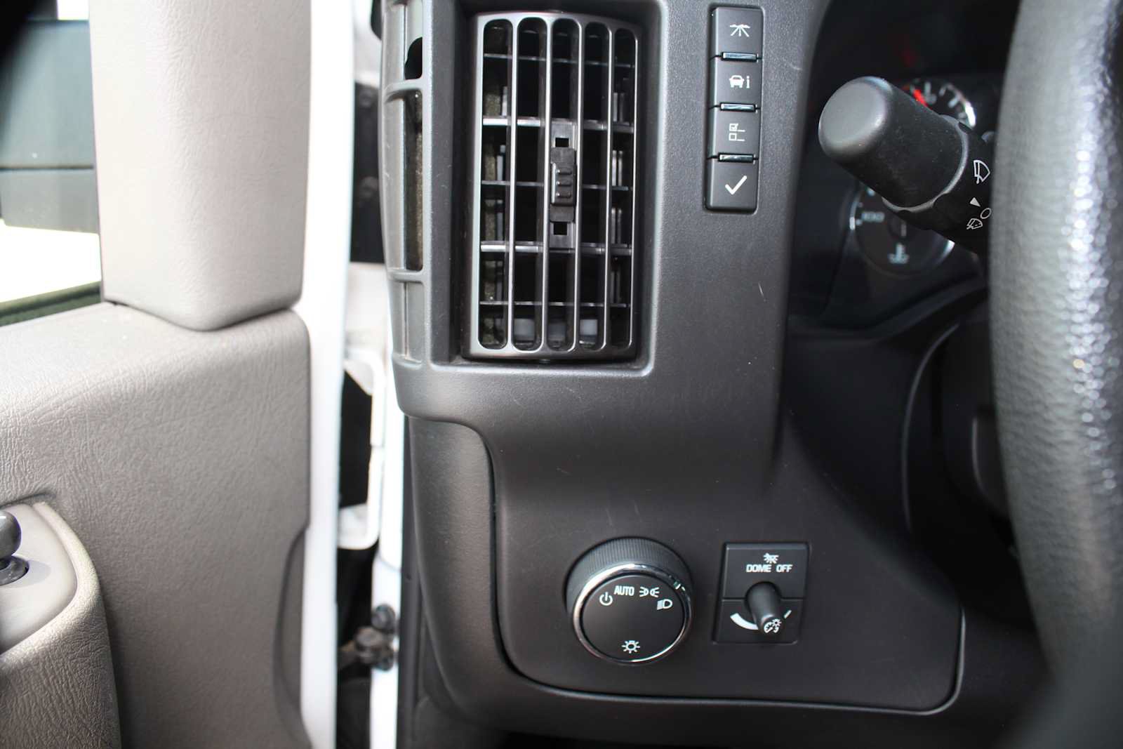Used 2025 Chevrolet Express 3500 LT w/ LT Preferred Equipment Group RWD image 28
